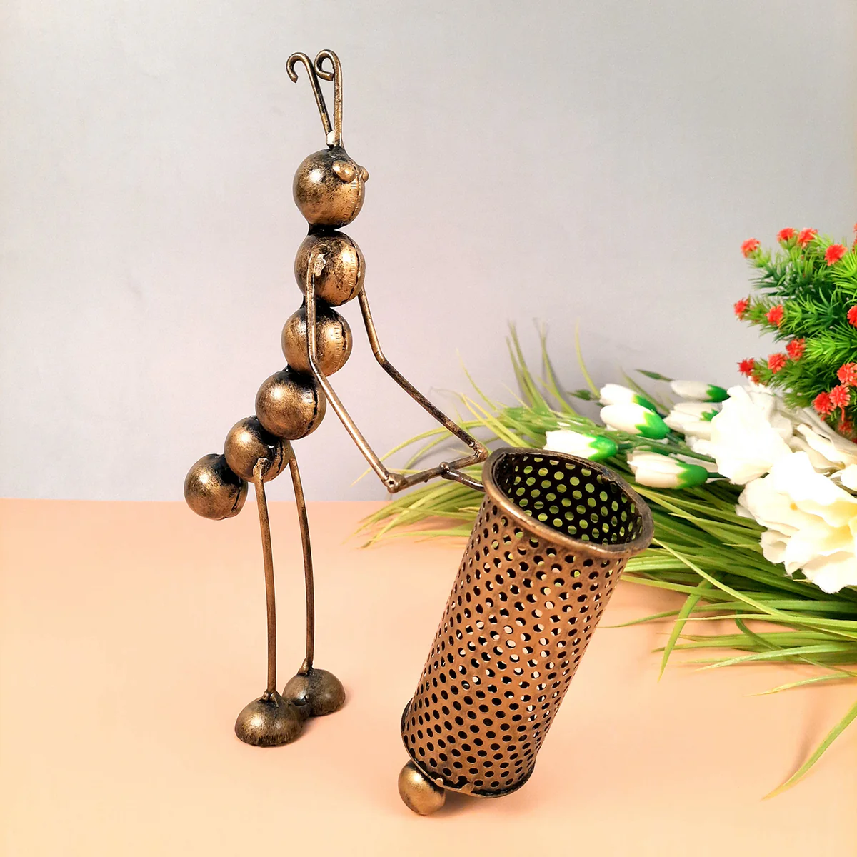 pen_holder_apkamart_12_1ce360a1-4f94-42c6-aeff-b9bb8d3d4294.png Handcrafted Ant Design Metal Pen Holder - Image 1